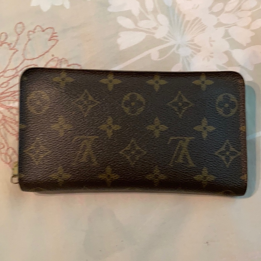 💯Louis Vuitton Monogram Zippy Wallet